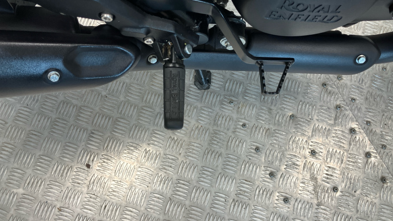 Royal Enfield Hntr 350 Rebel Red (23MY)